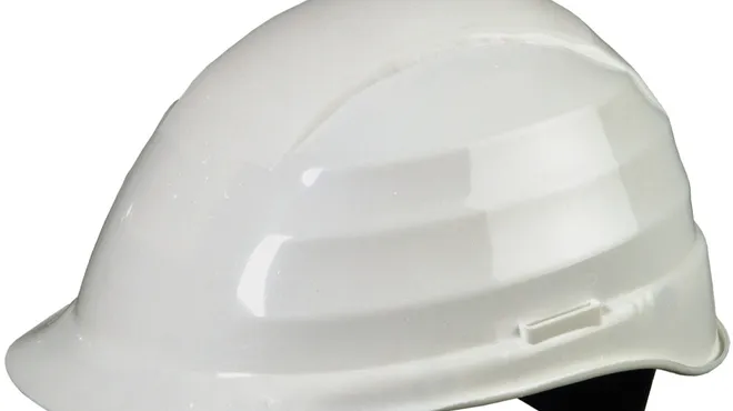 Casque d’électricien : la norme EN 50365