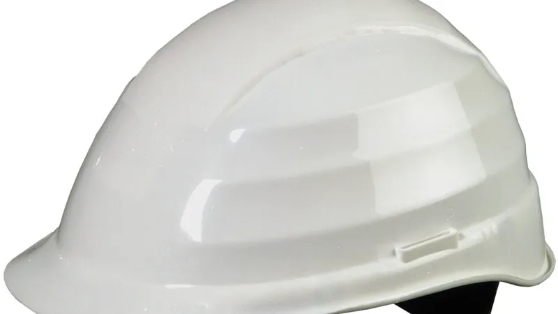 Casque d’électricien : la norme EN 50365
