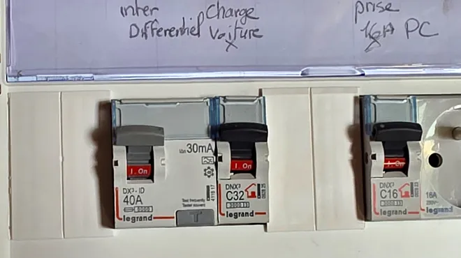 Délesteur borne de recharge fonctionnement : guide terrain