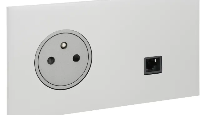 Prise RJ45 Legrand vs Schneider : comparatif 2026