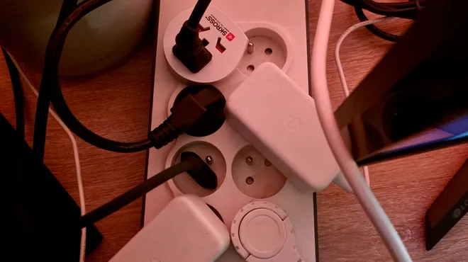 Prise parafoudre Legrand vs Belkin : avis 2026