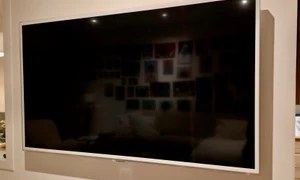 Cacher fil TV mur sans saignée : solutions propres
