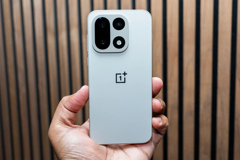 OnePlus 15 avis : autonomie, chauffe, photo et 5G