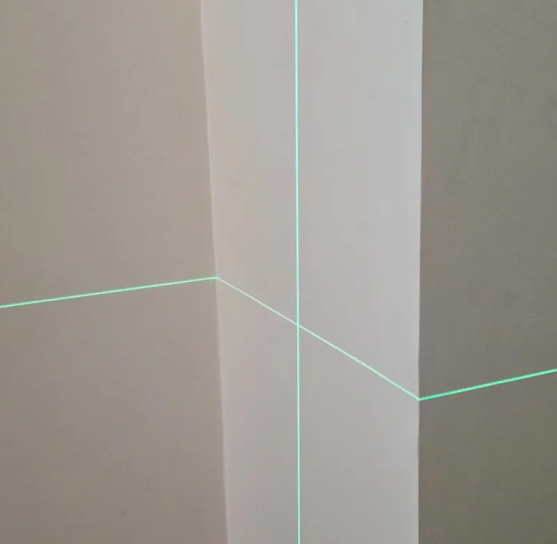 Niveau laser : Bosch, STABILA ou Leica