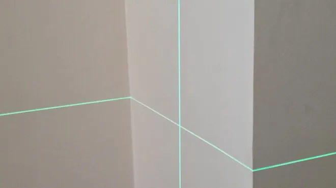Niveau laser : Bosch, STABILA ou Leica