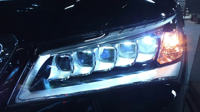 Voiture éclairage LED ou xénon : comparatif 2026