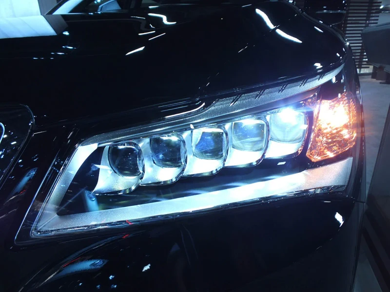 Voiture éclairage LED ou xénon : comparatif 2026