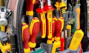 Électricien salaire : indépendant vs salarié