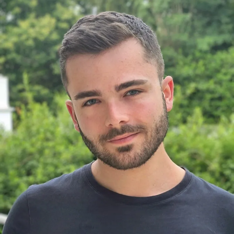 Théo Desrousseaux — fondateur Sparx Élec