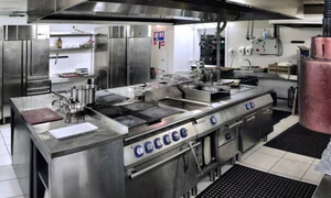 Hotte de cuisine pleine de graisse