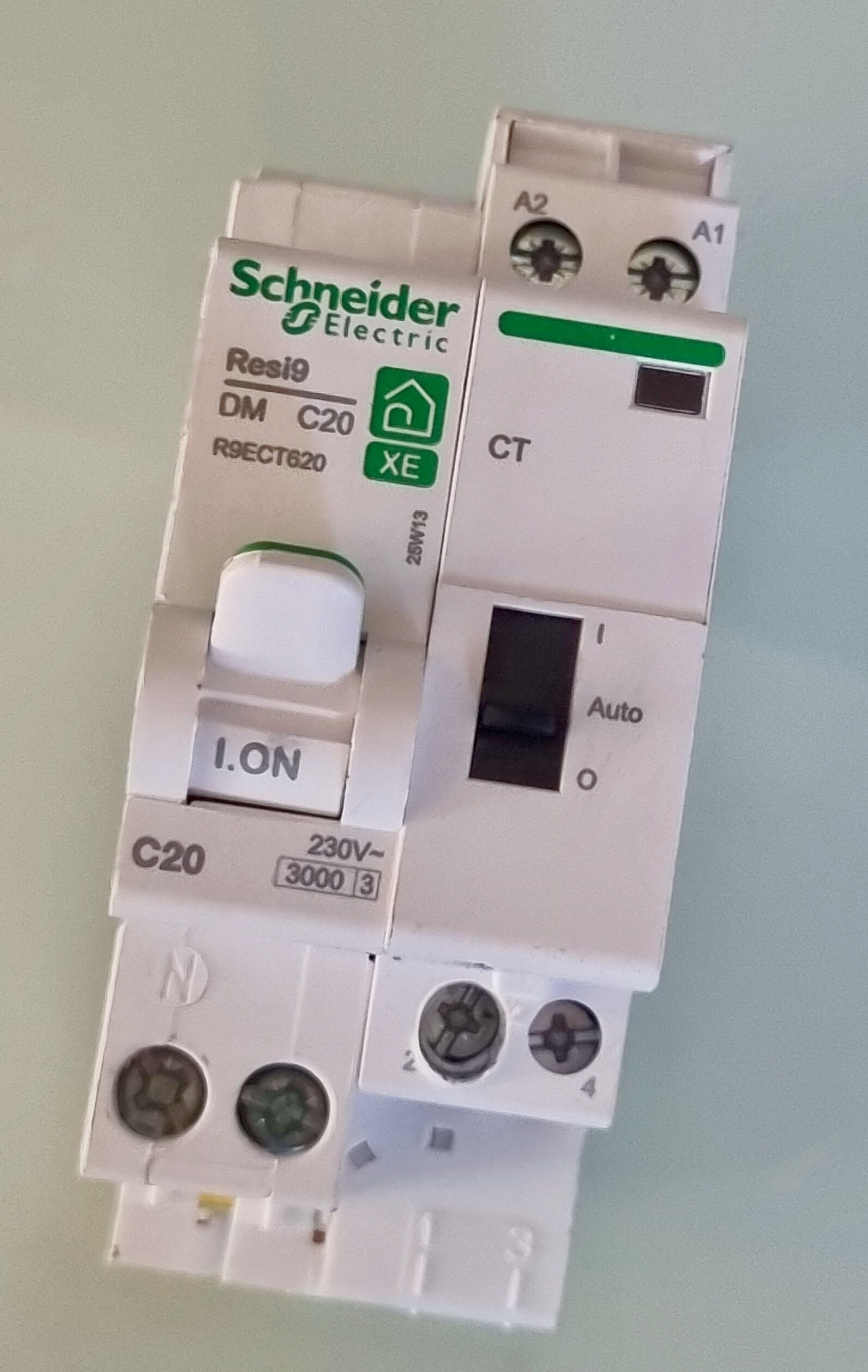 Contacteur heures creuses Schneider Resi9 — optimiser sa consommation avec EDF Tempo