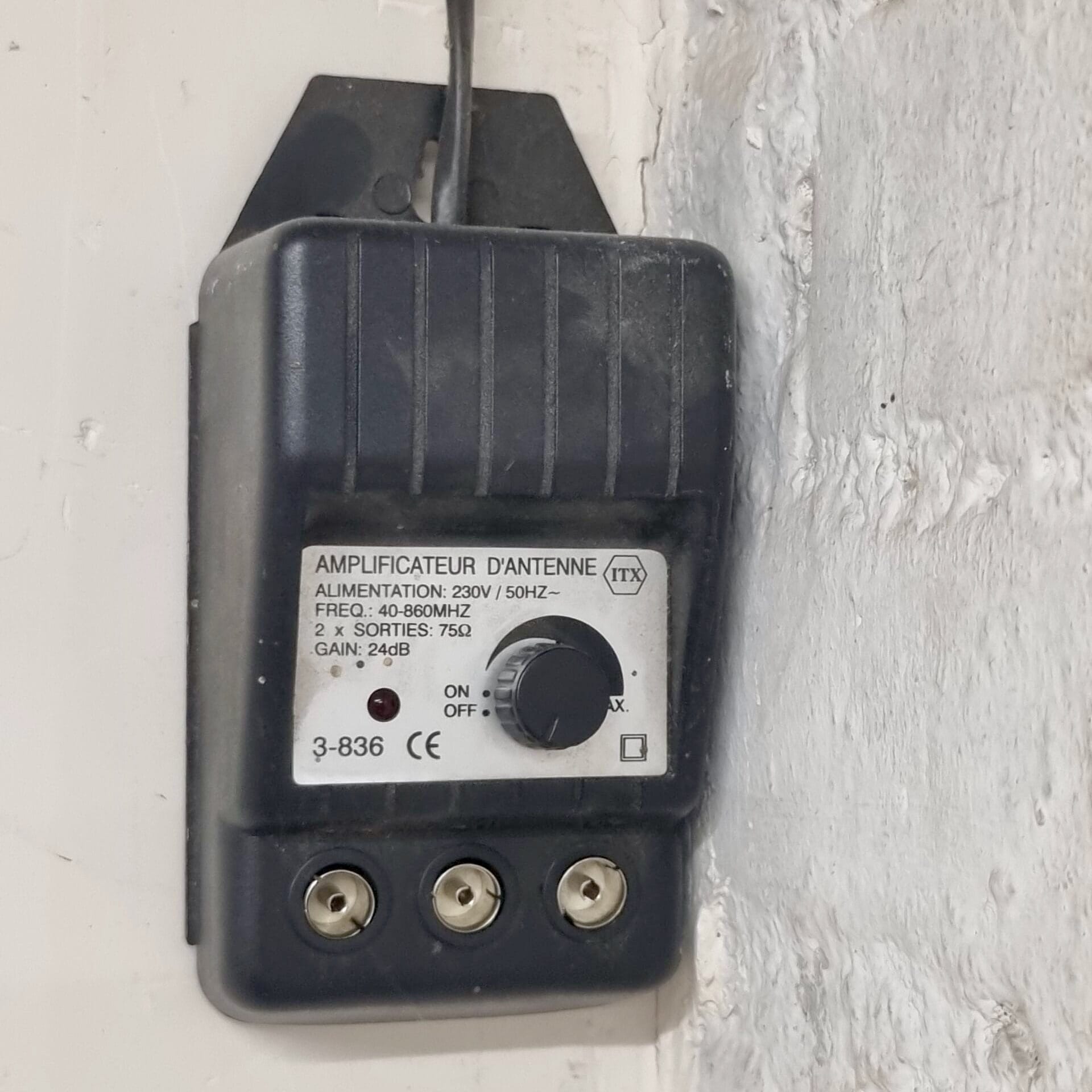 Amplificateur d’antenne TNT avec câble coaxial 75 Ω