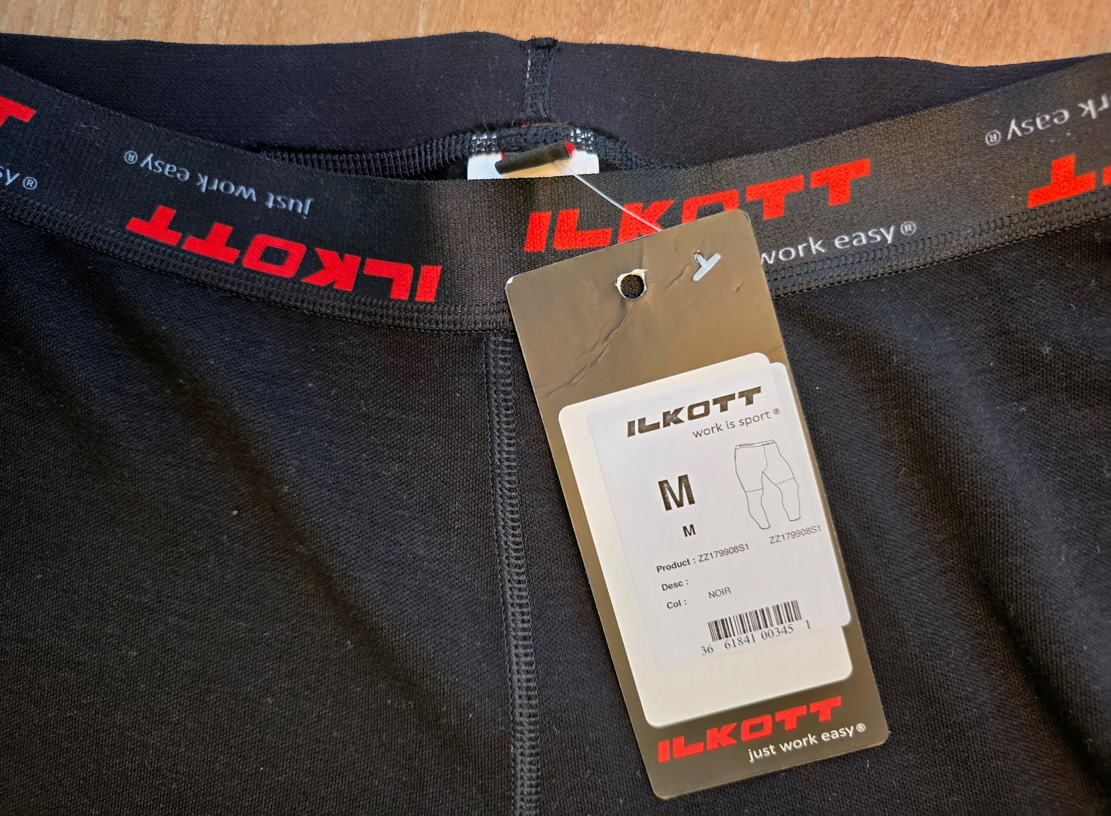 Lange Thermounterhose Ilkott ZZ17 in Größe M mit Etikett und rotem elastischem Bund