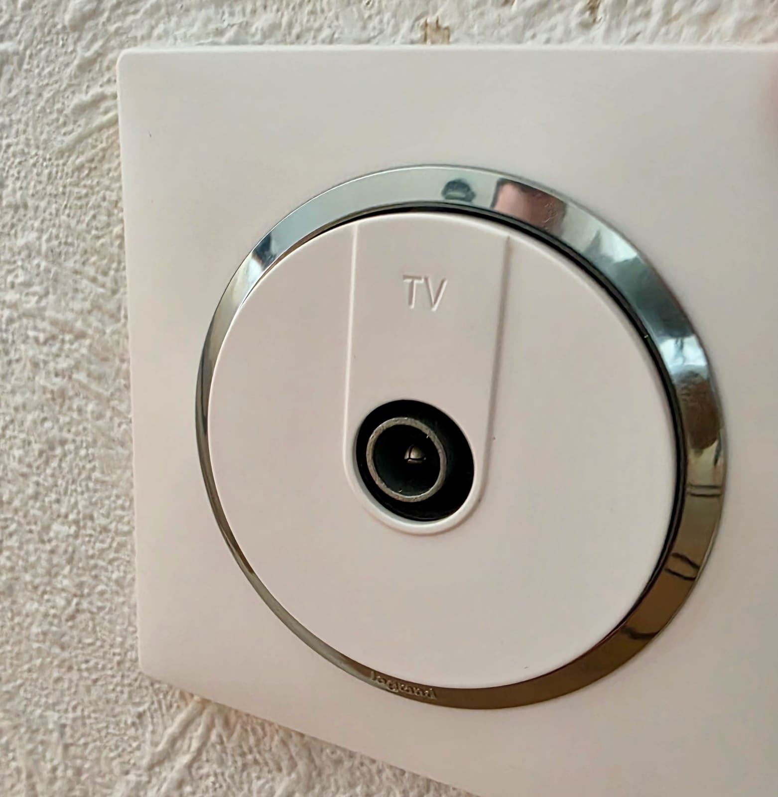 Prise auxiliaire TV Legrand Dooxie blanche effet chrome