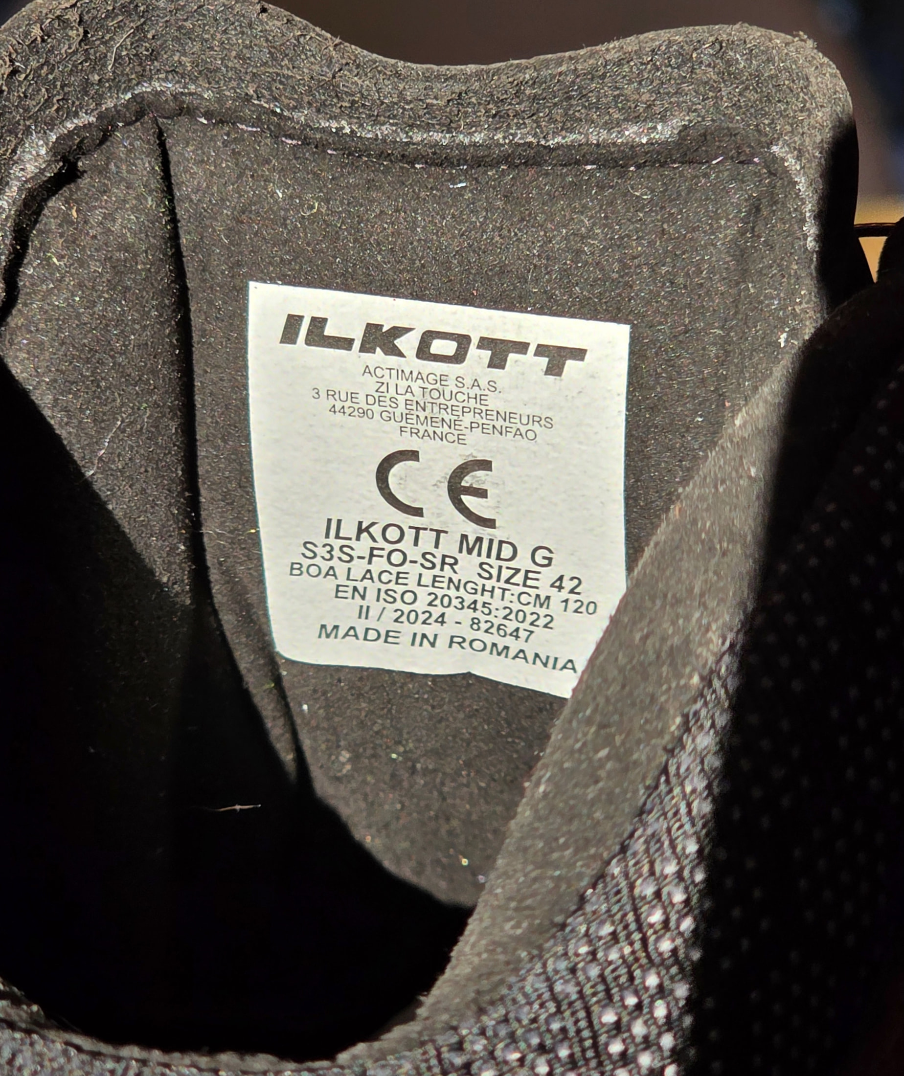 Étiquette intérieure de la chaussure Ilkott Mid G, taille 42, référence A30NILKOTT G et marquages S3S FO SR