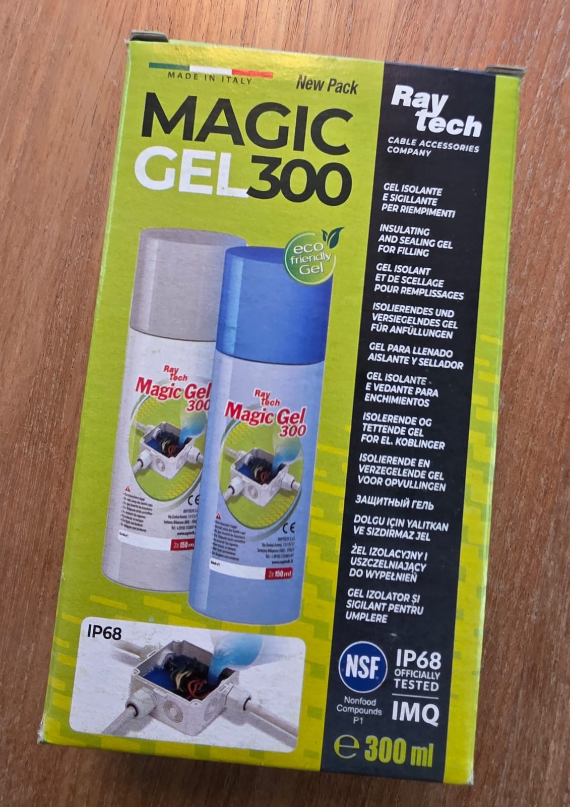 Face de la boîte de Magic Gel 300 Raytech avec la représentation des deux flacons et le marquage IP68