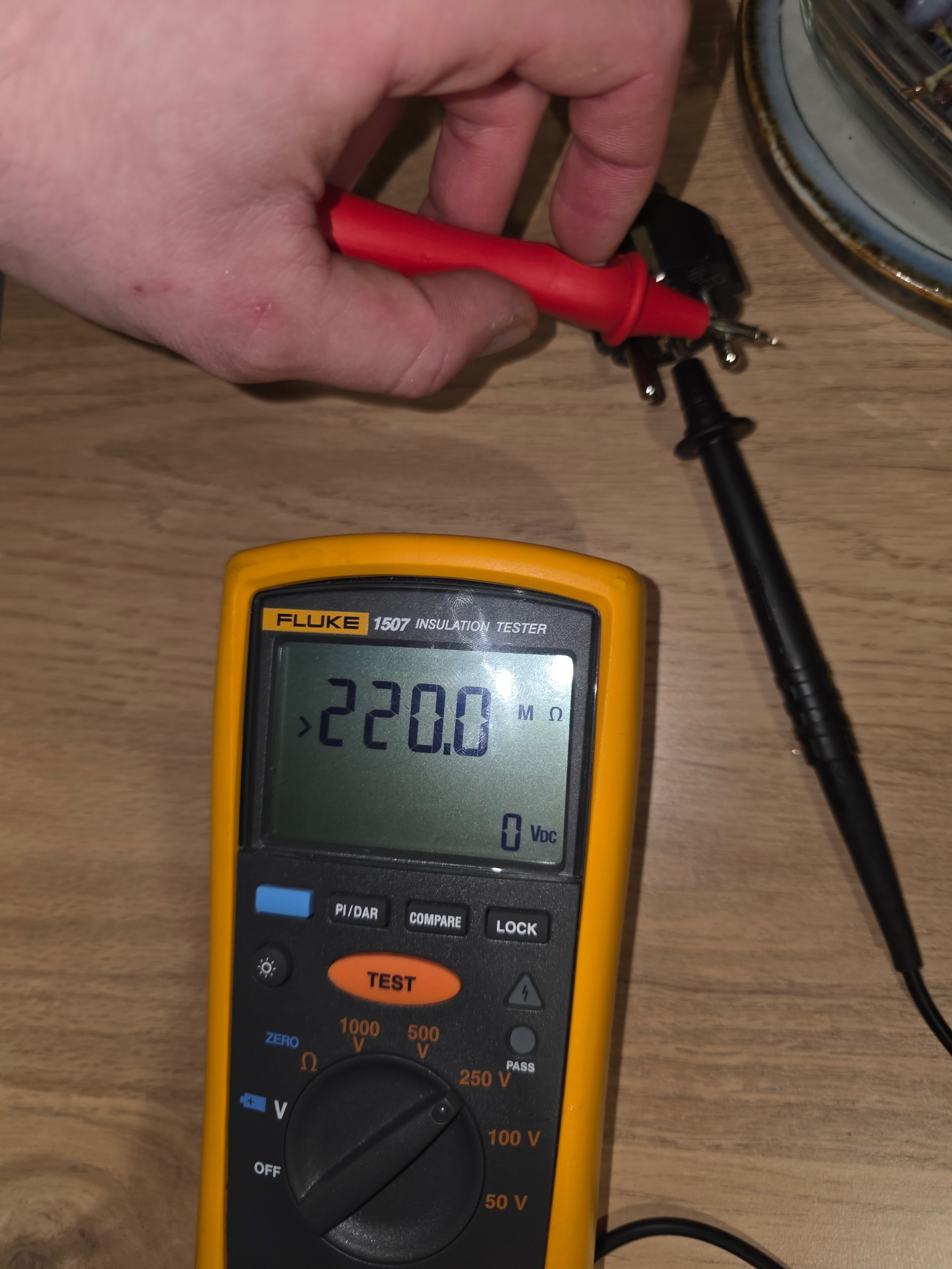 Mesure d'isolement au Fluke 1507 supérieure à 220 mégohms