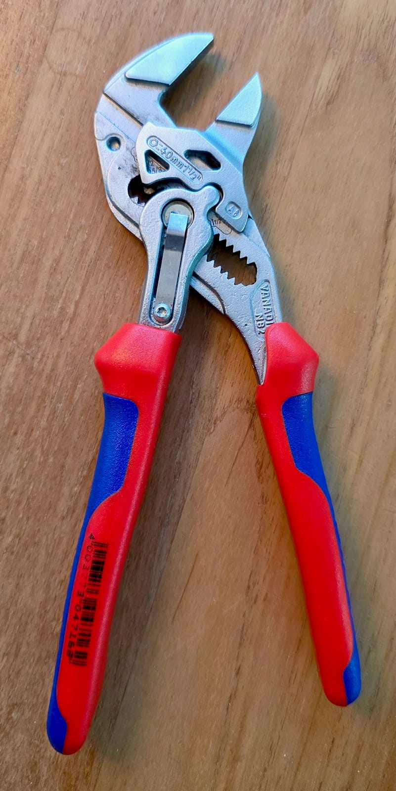 Pince multiprise KNIPEX 180 mm vue de dessus, au format de poche