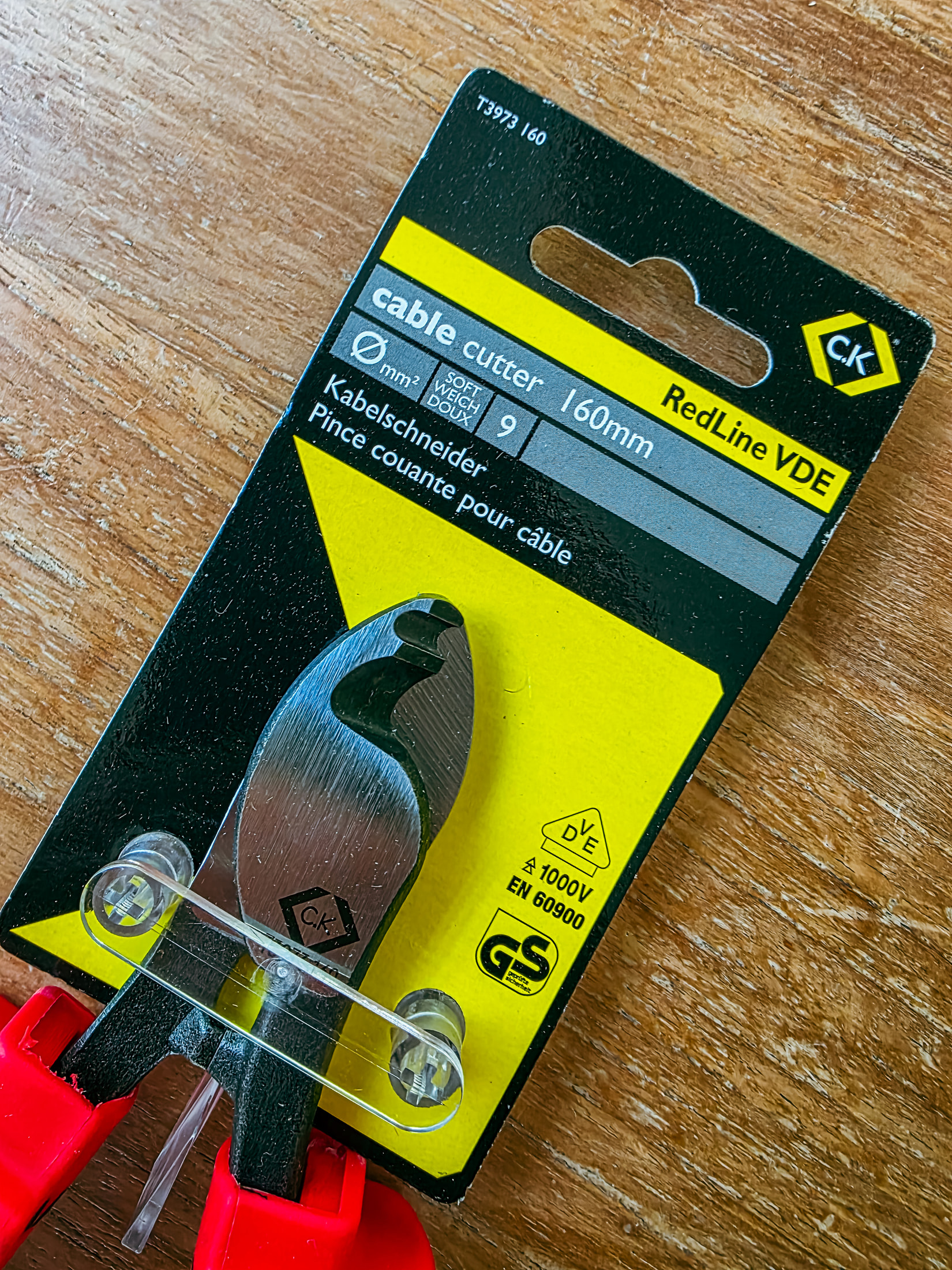 Verpackung des T3973-160 Kabelschneiders zur Kontrolle der Produktidentität.