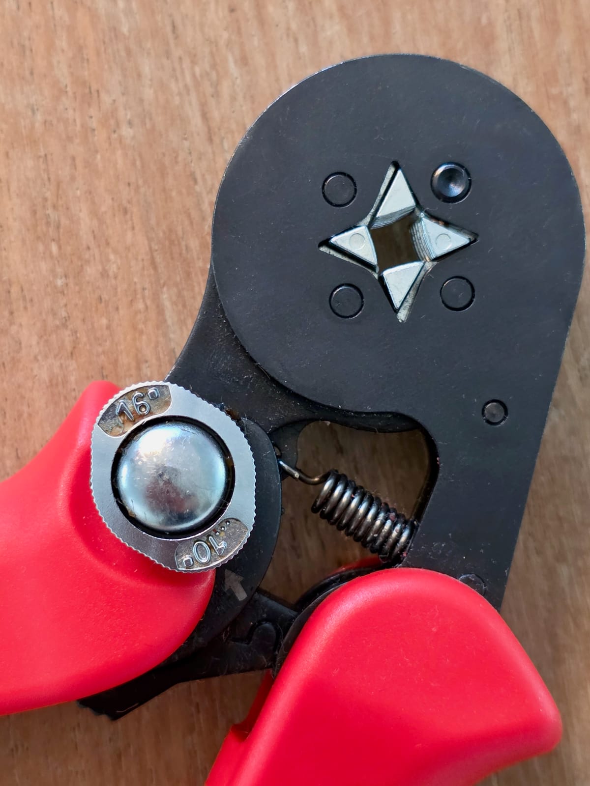 Mâchoire de pince à sertir Knipex 97 53 04 avec profil d’indentation en losange et molette graduée