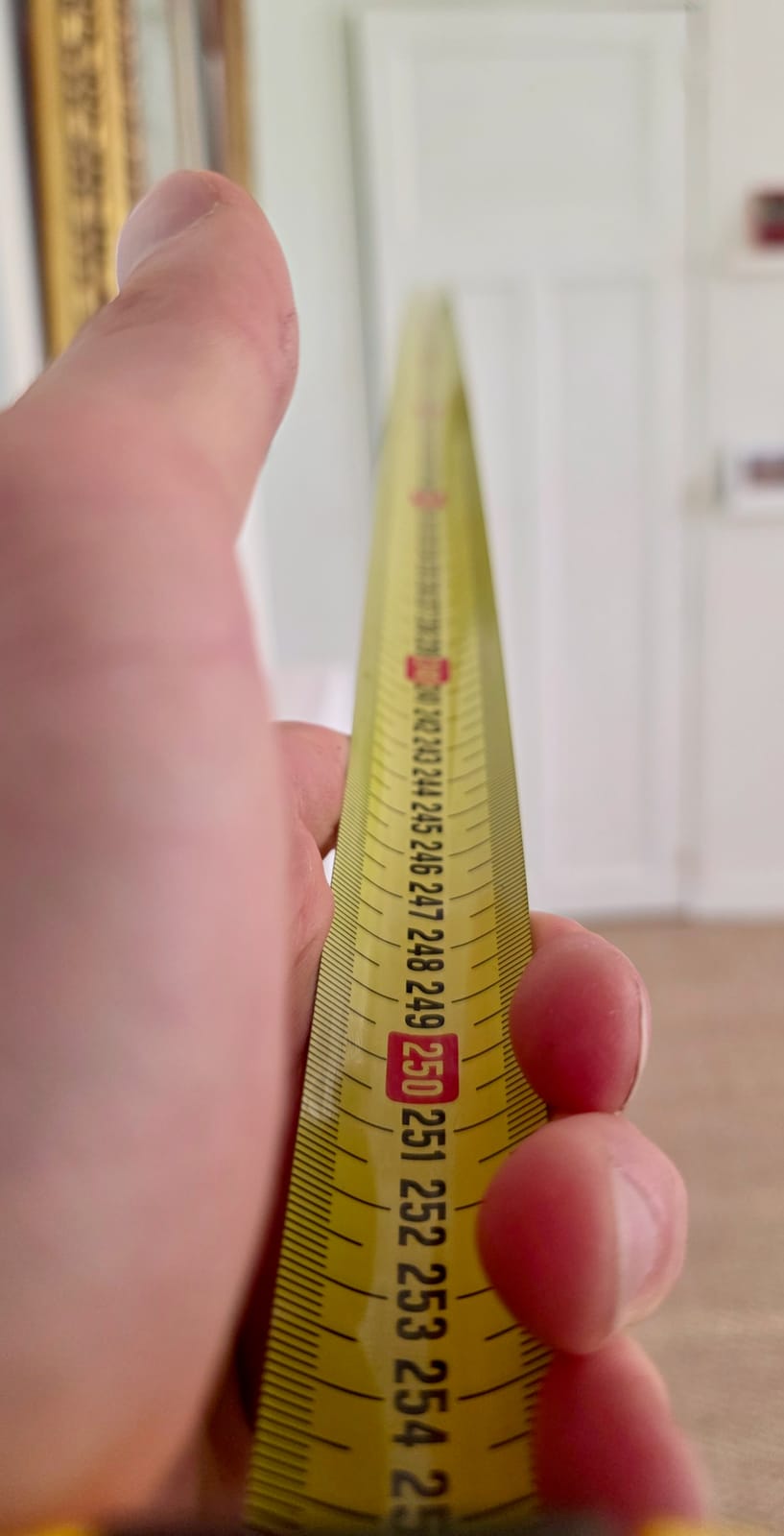 Mètre Stanley FatMax Magnetic 5 m déplié sur 250 cm sans plier, tenu en main
