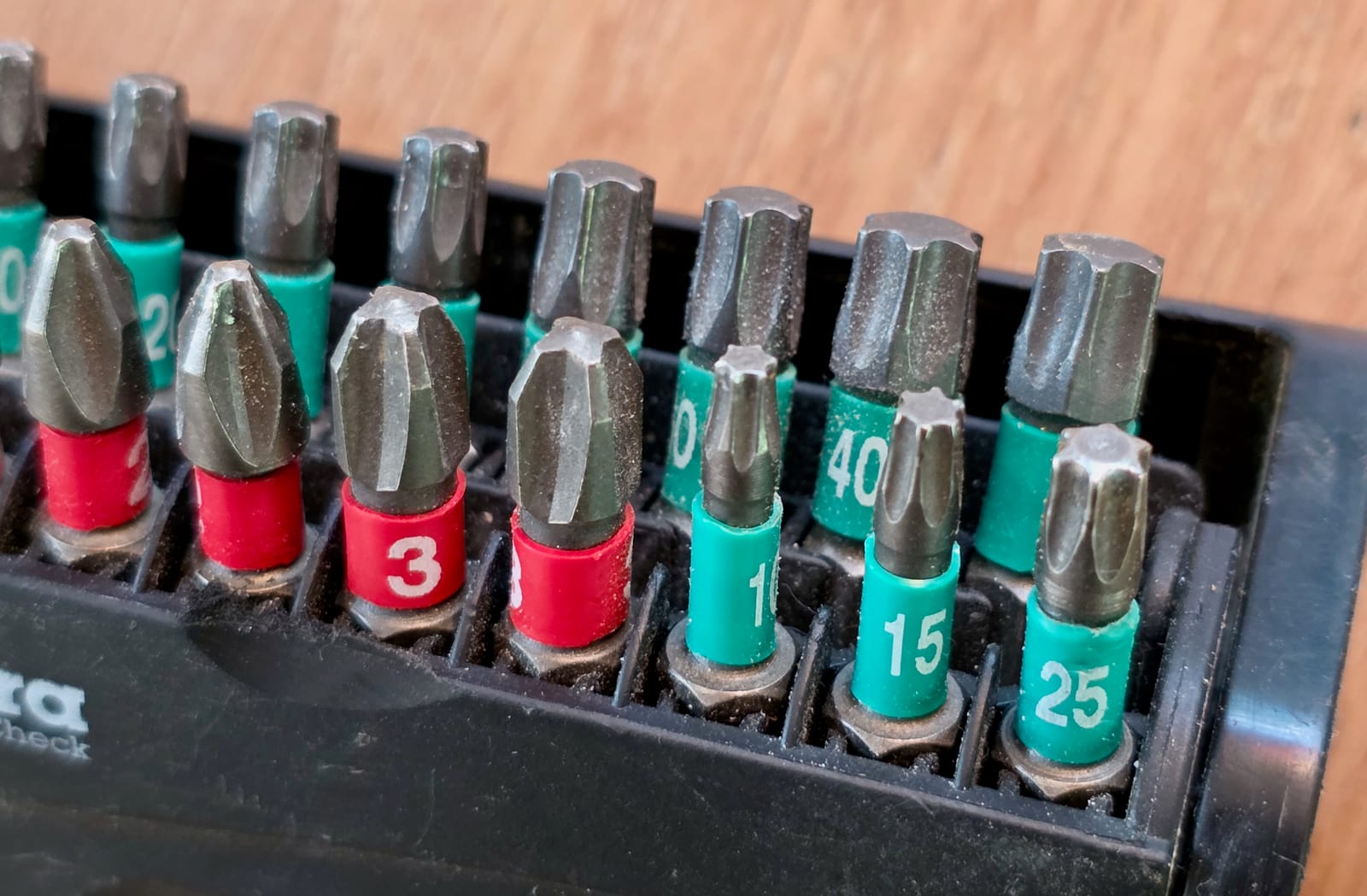 Gros plan sur les embouts cruciformes et Torx de la boîte Wera Bit-Check