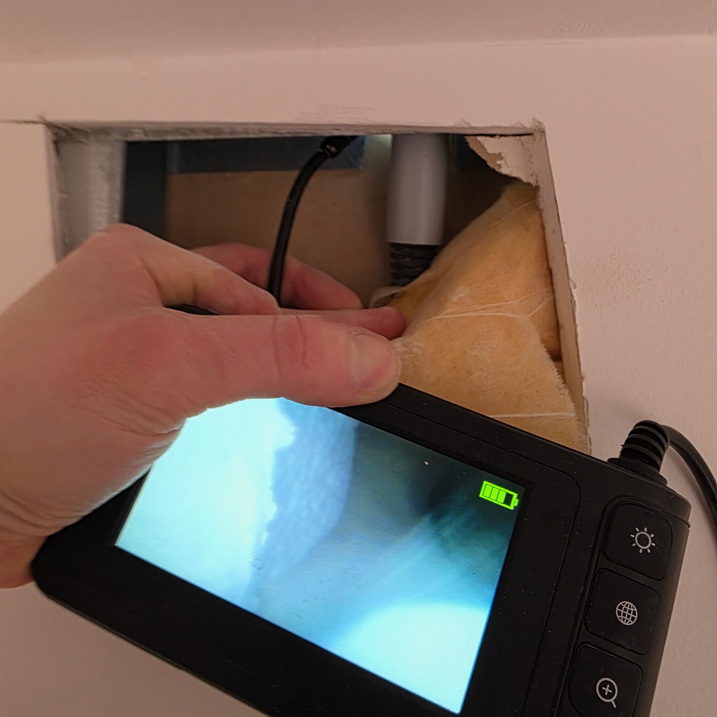 Vérification de gaine dans placo avec caméra endoscopique — diagnostic à Élancourt