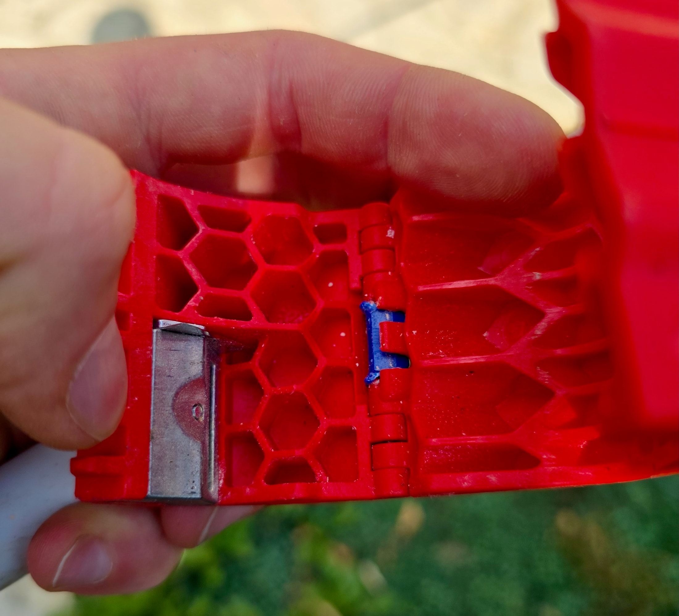 Vue intérieure de la lame du coupe-tube KNIPEX Tubix, même mécanique de coupe que le DPT50