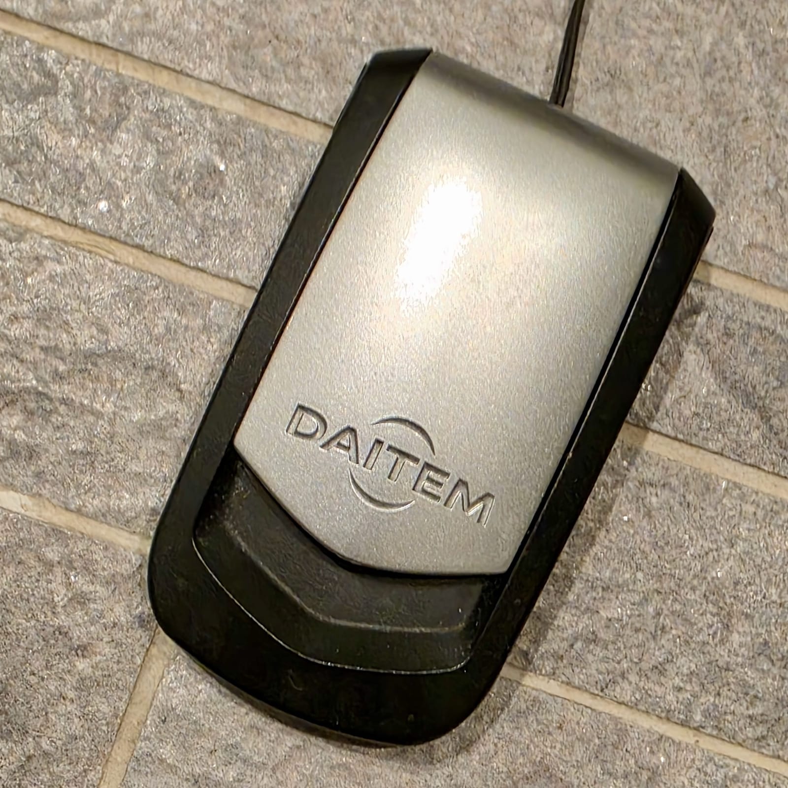 Télécommande d'alarme avec boutons physiques