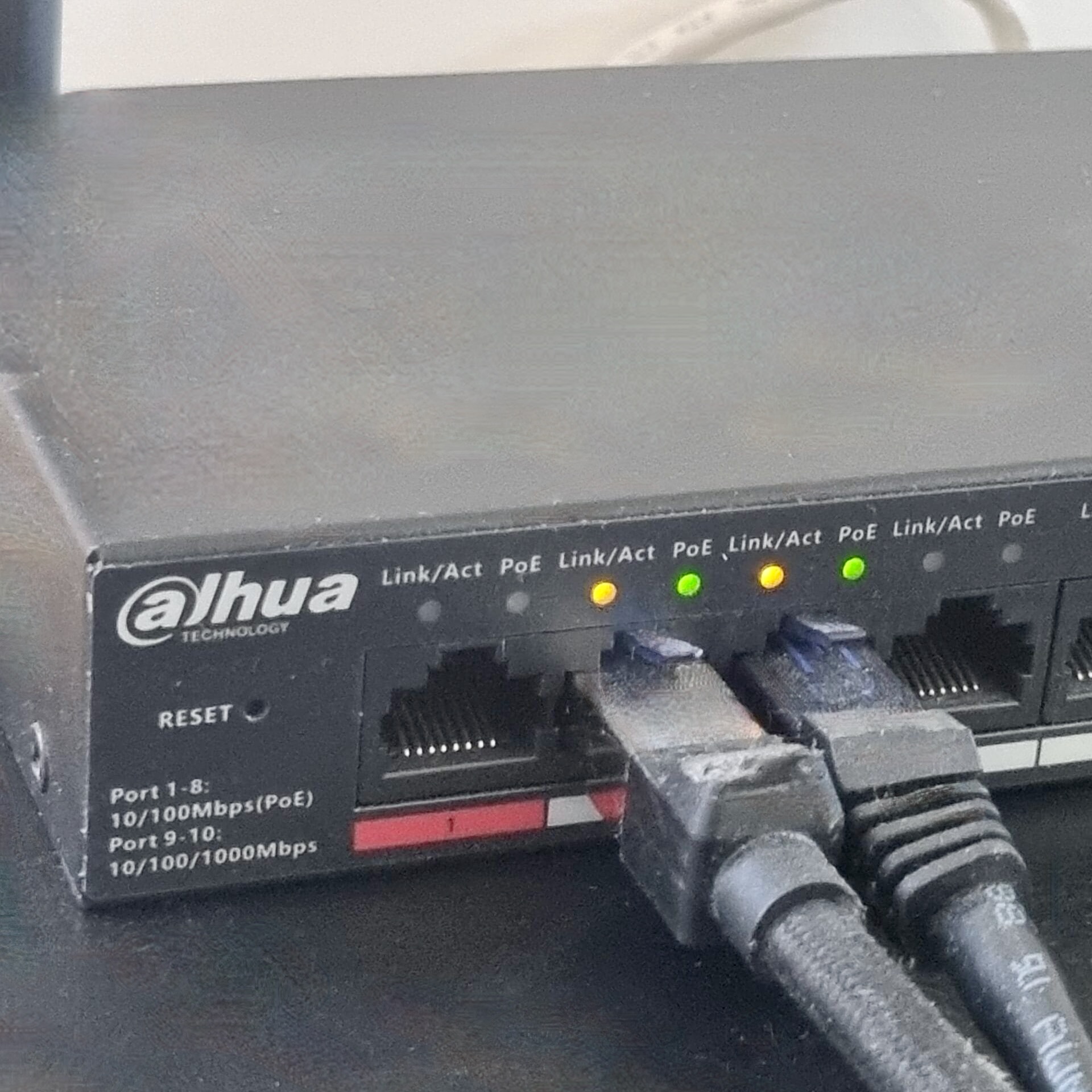 Switch Dahua PoE — alimentation des caméras IP par le câble réseau