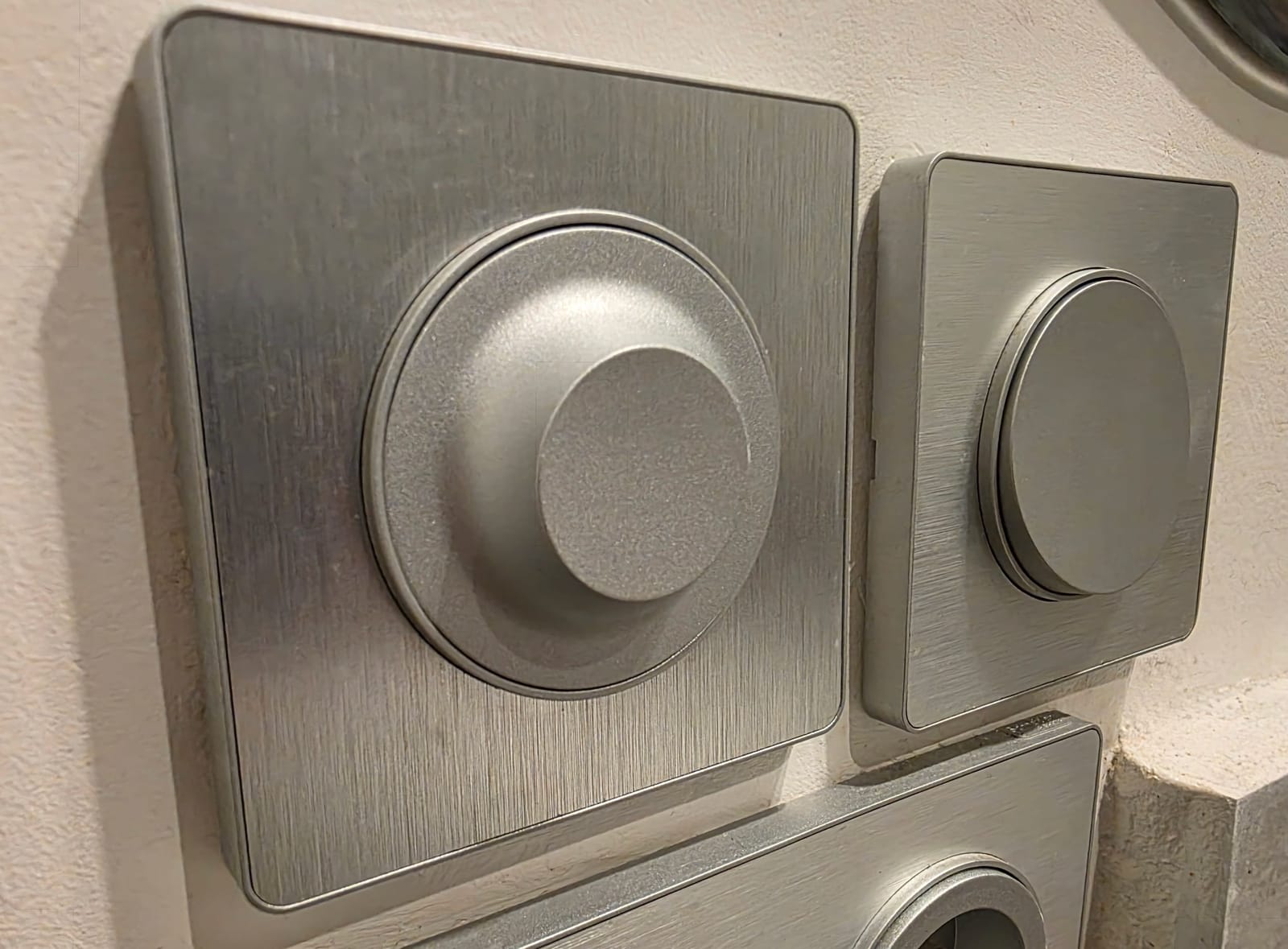 Variateur pour spots LED Schneider gris aluminium brossé