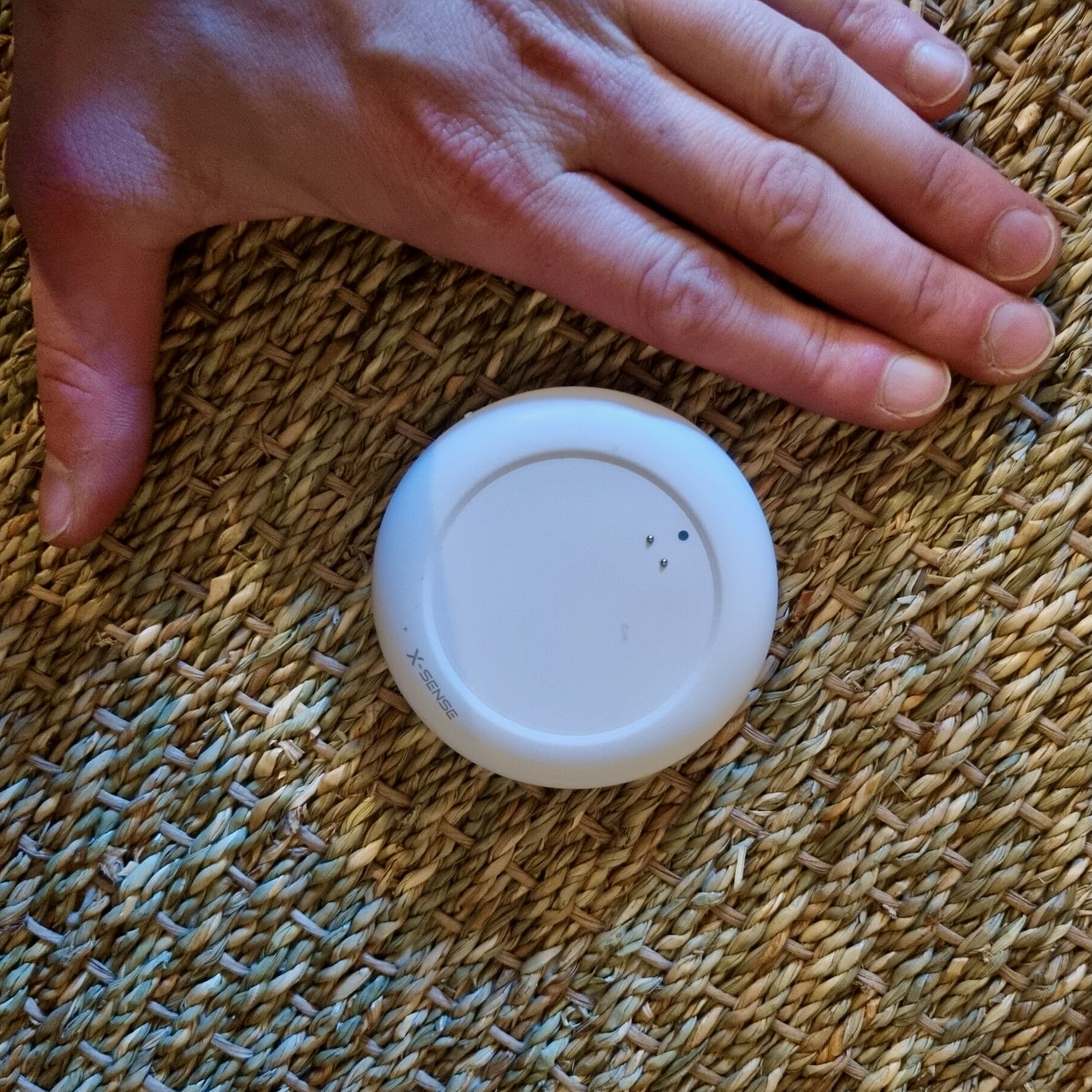 Détecteur de fuite d'eau X-Sense en situation