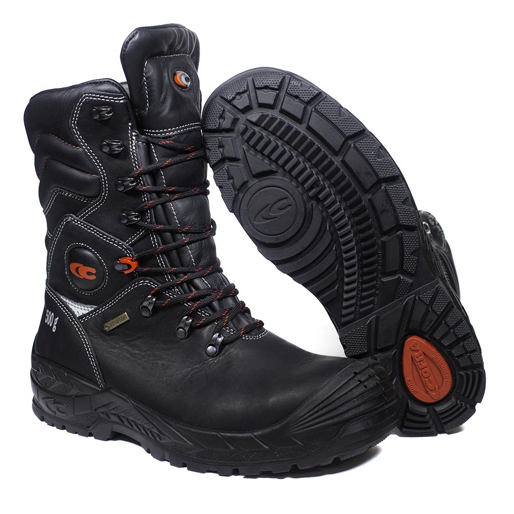 Paire de bottes noires montantes en cuir avec lacets orange et noir, semelle montrée avec logo C et COFRA, inscription 500 g et logo GORE-TEX visibles.