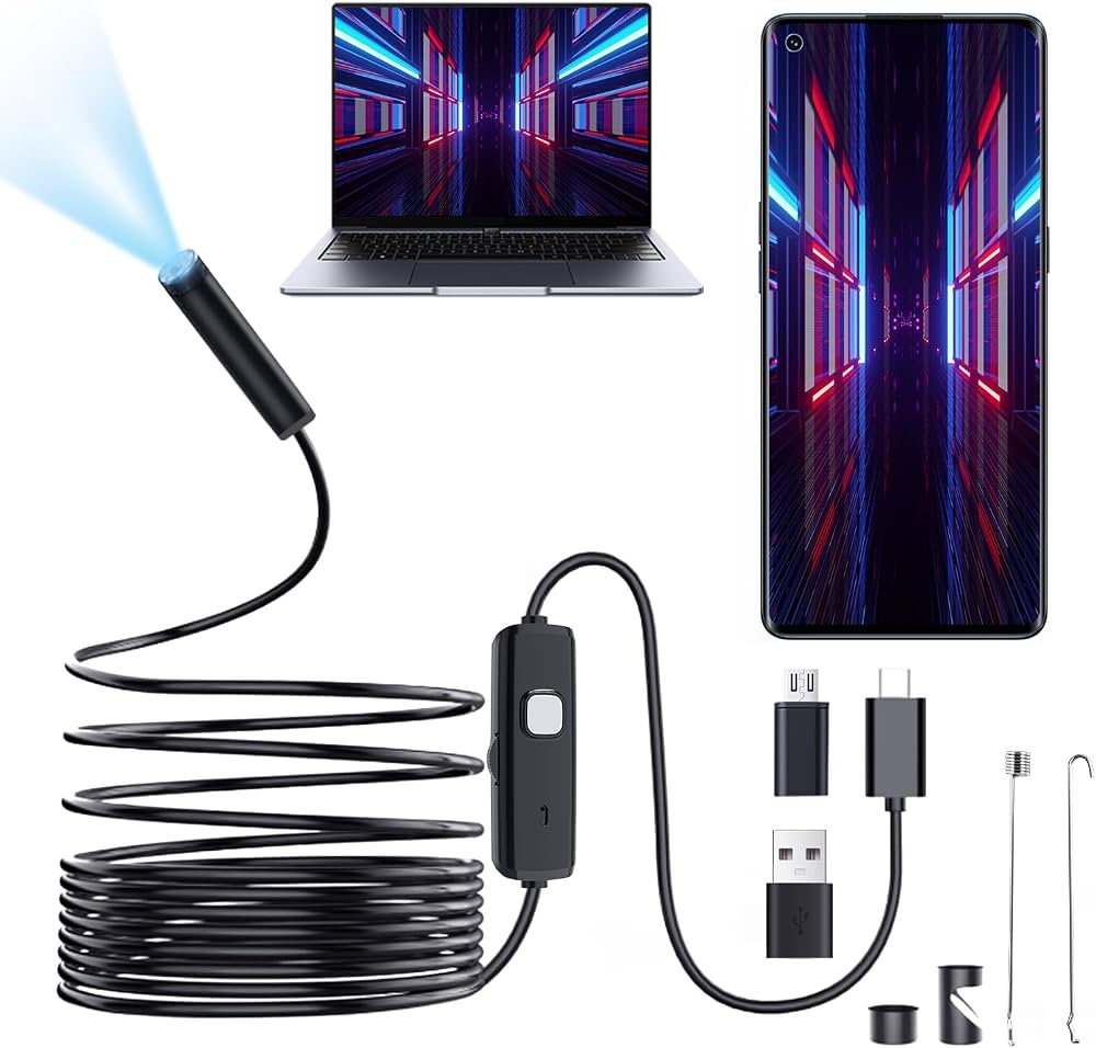 Une sonde endoscopique avec câble noir en spirale, boîtier de contrôle, adaptateurs USB et Type-C, accessoires métalliques, illustrée avec un ordinateur portable et un smartphone.