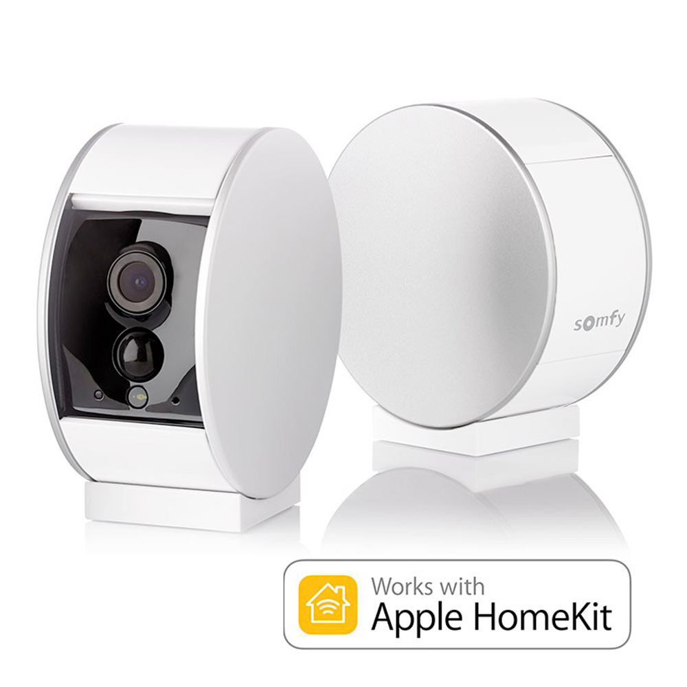 Une caméra de surveillance intérieure blanche de marque Somfy est présentée sous deux angles avec un badge de compatibilité Apple HomeKit.