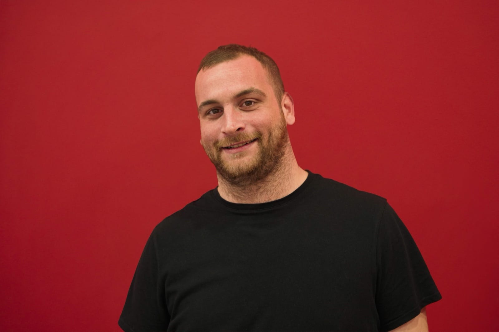 Portrait de l’expert métier Adrien présenté par L’Atelier des Chefs pour le CAP monteur en installations sanitaires