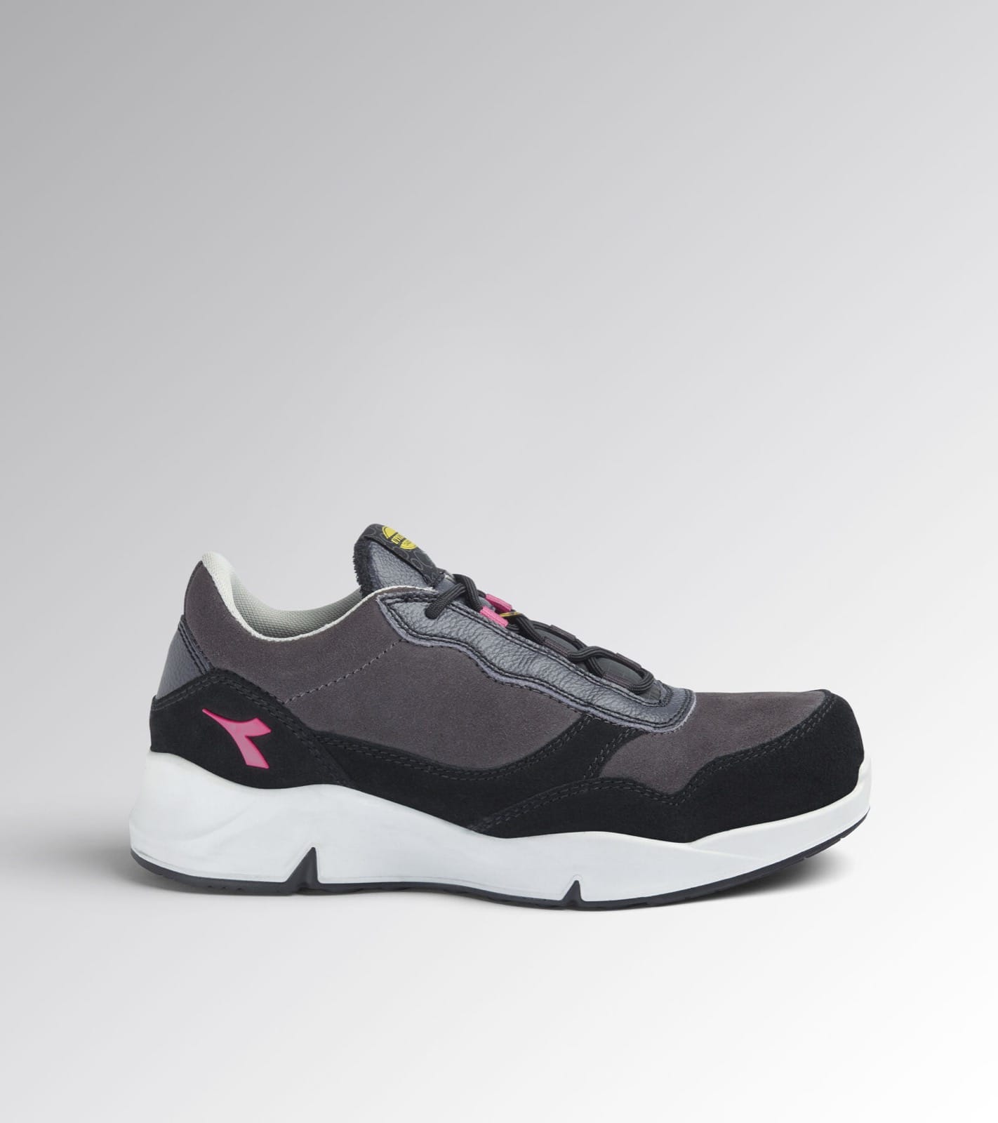 Chaussure de sécurité Diadora Utility Extra Athena posée sur fond blanc