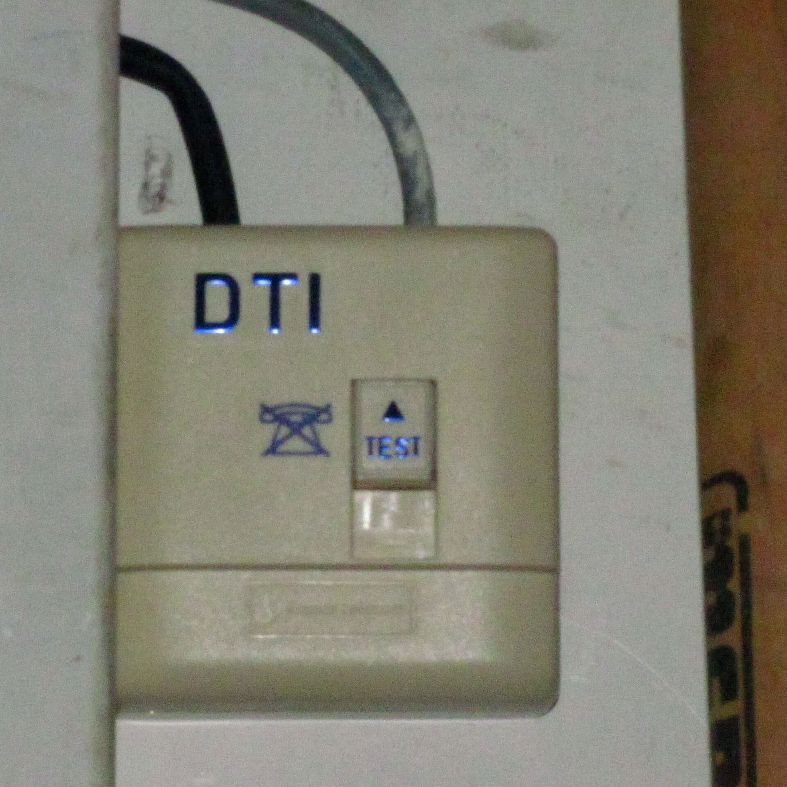 Boîtier DTI mural avec marquage DTI et bouton TEST