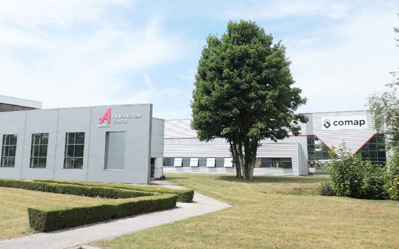 Visuel de une de l'article Batiweb consacré à Aalberts Hydronic Flow Control et à la marque Comap