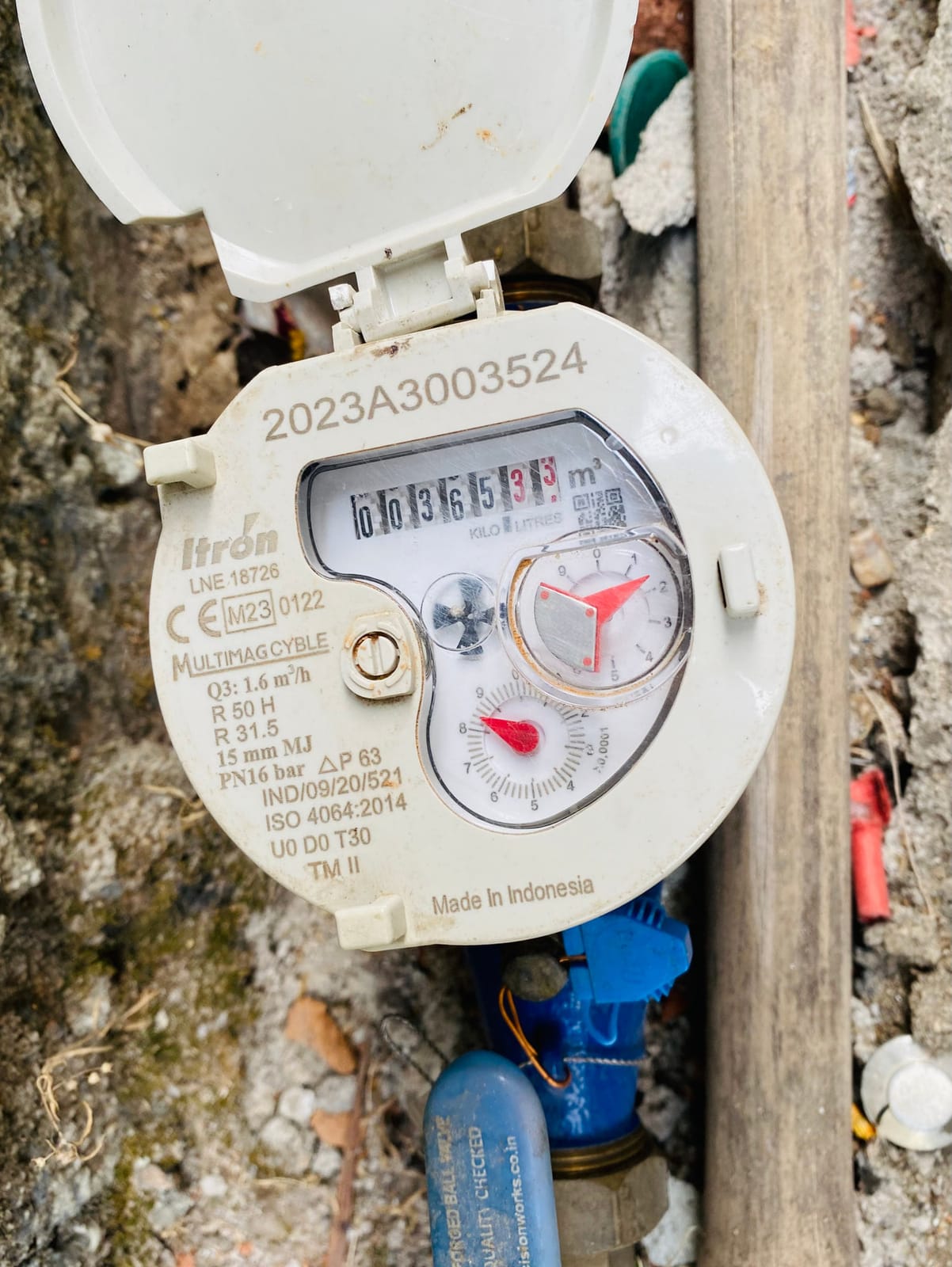 Compteur d’eau individuel avec index et petits cadrans de mesure