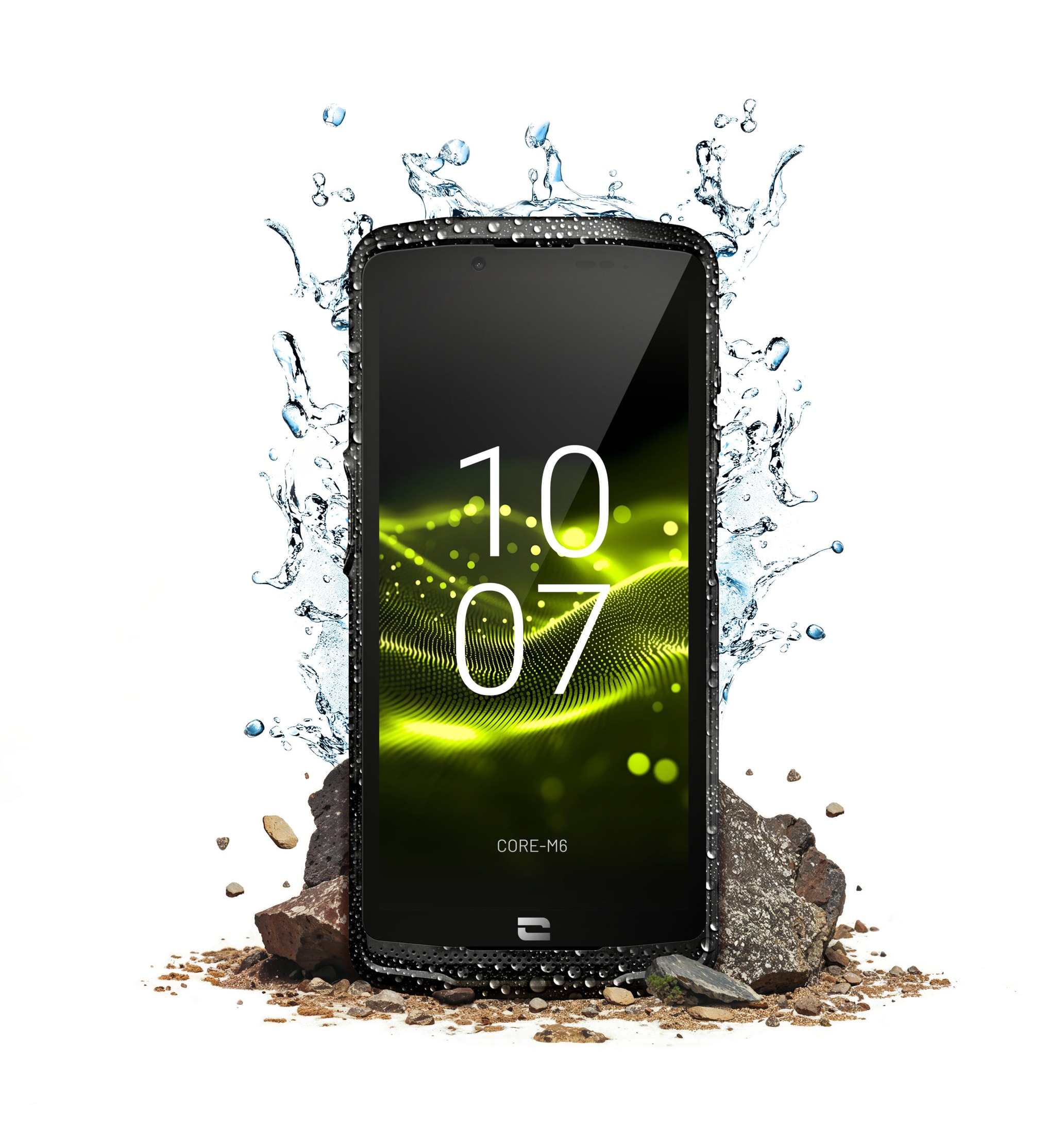 Smartphone noir robuste Crosscall Core-M6 posé sur des rochers avec des éclaboussures d’eau autour.