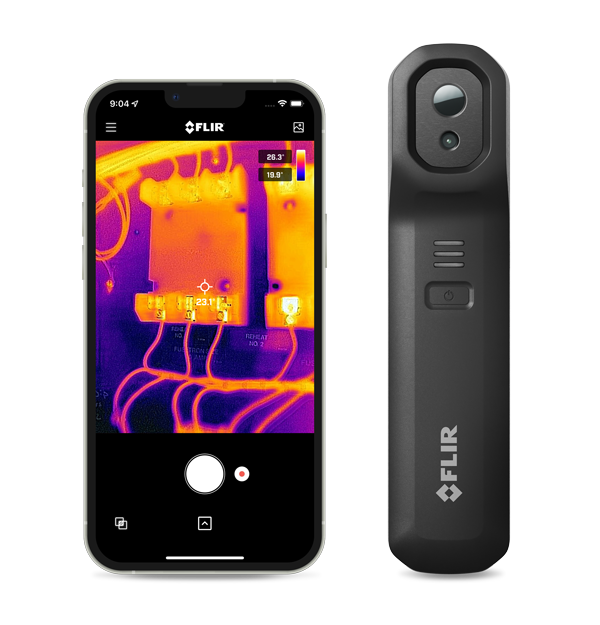 Caméra thermique sans fil FLIR Edge Pro à côté d’un smartphone affichant une image thermique