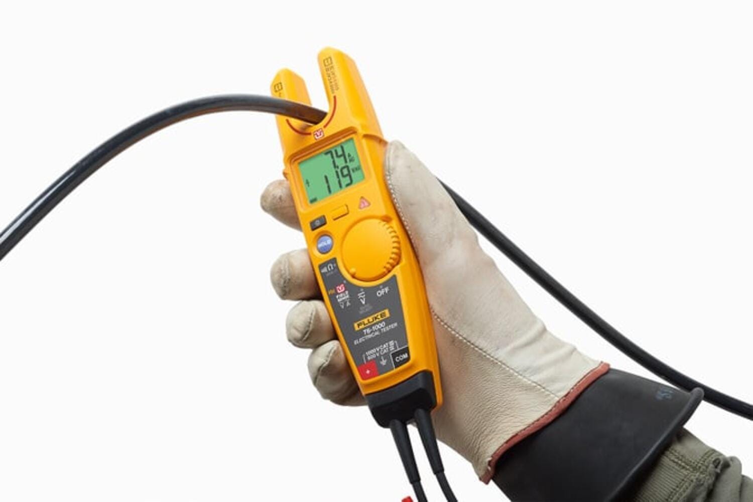 Écran et fourche ouverte du Fluke T6-1000 lors d'une mesure FieldSense