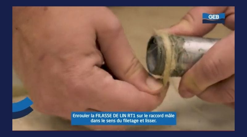 Seconde couche de pâte GEBATOUT 2 appliquée par-dessus la filasse de lin