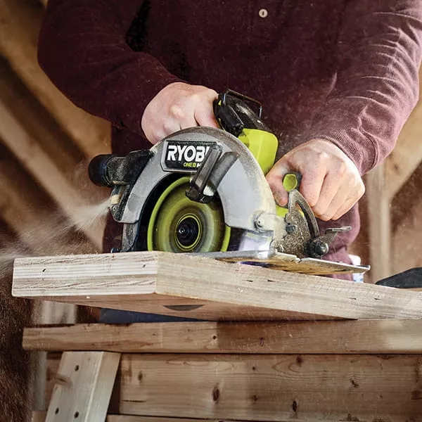 Tronçonneuse Ryobi One+ 18 V brushless, modèle RYO-PBLCS302