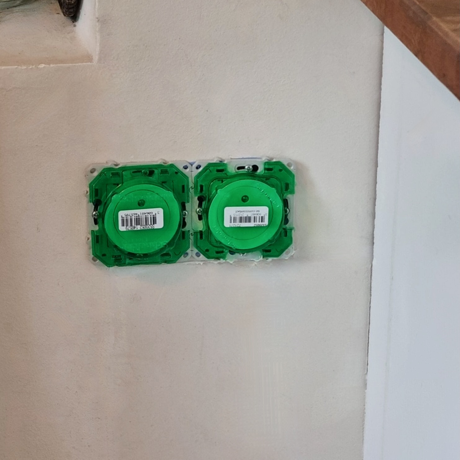 Double prises Odace cuisine — rénovation