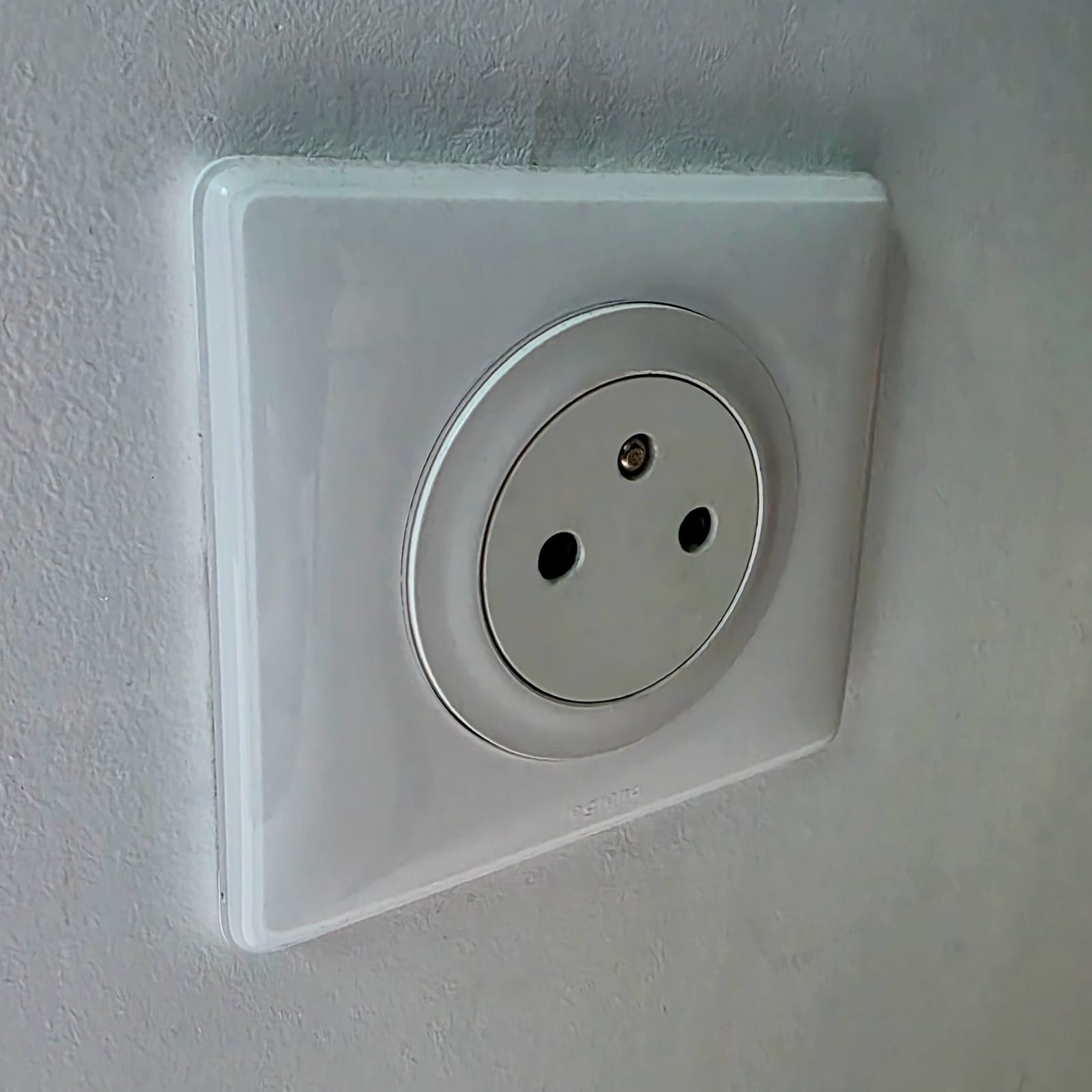 Prise Legrand Céliane affleurante blanche