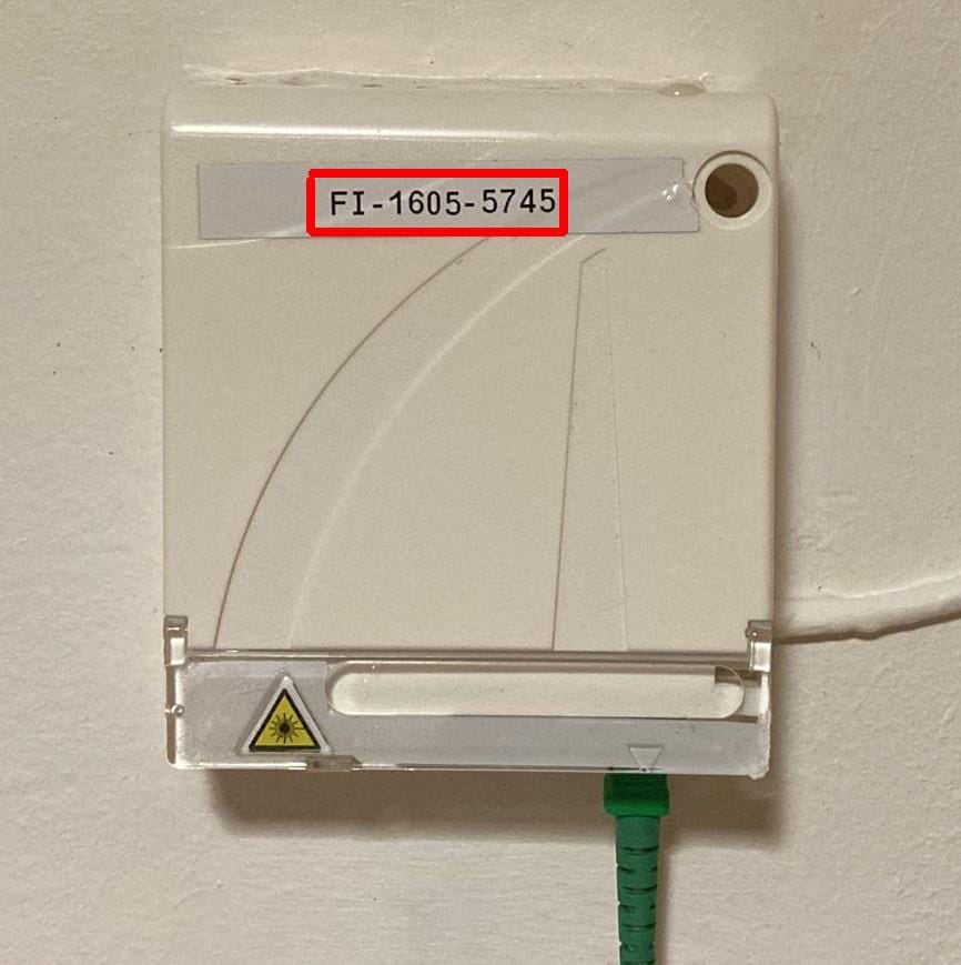 Prise terminale optique avec un numéro de référence et un connecteur fibre vert