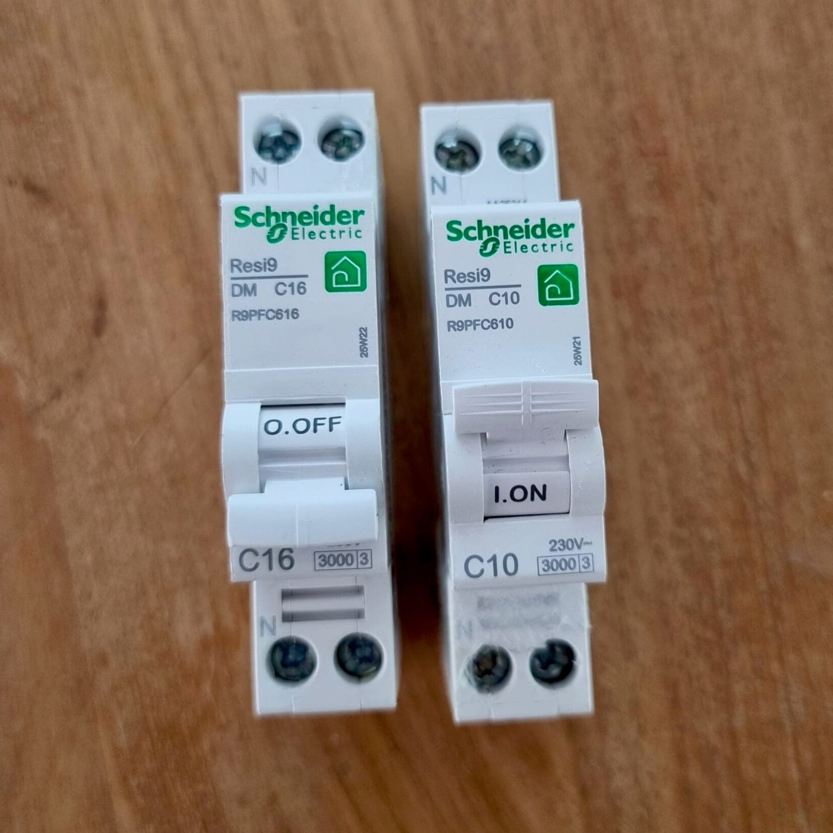 Disjoncteurs magnétothermiques Schneider type C dans un tableau
