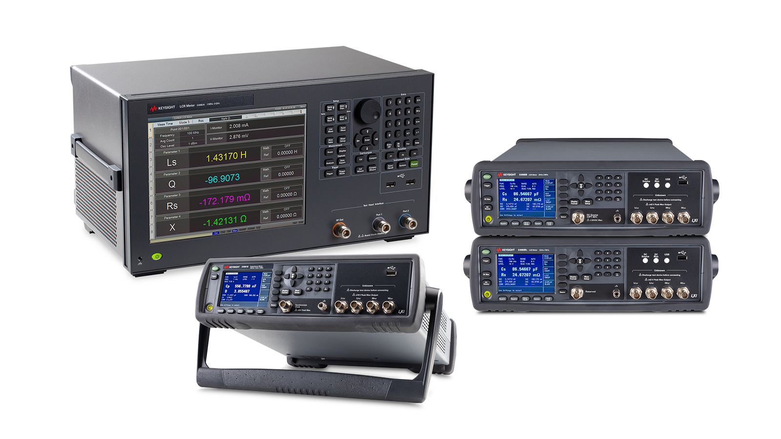 Trois appareils de mesure LCR de la marque Keysight, dont un grand analyseur rackable et deux modèles de table compacts.
